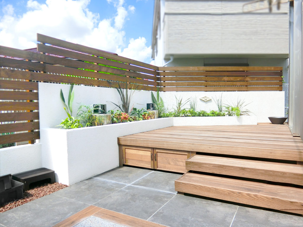 庭　お庭のリフォーム　リゾート風　ウッドデッキ　テラス　ガーデン　お庭づくり　外構工事　施工例　天然木