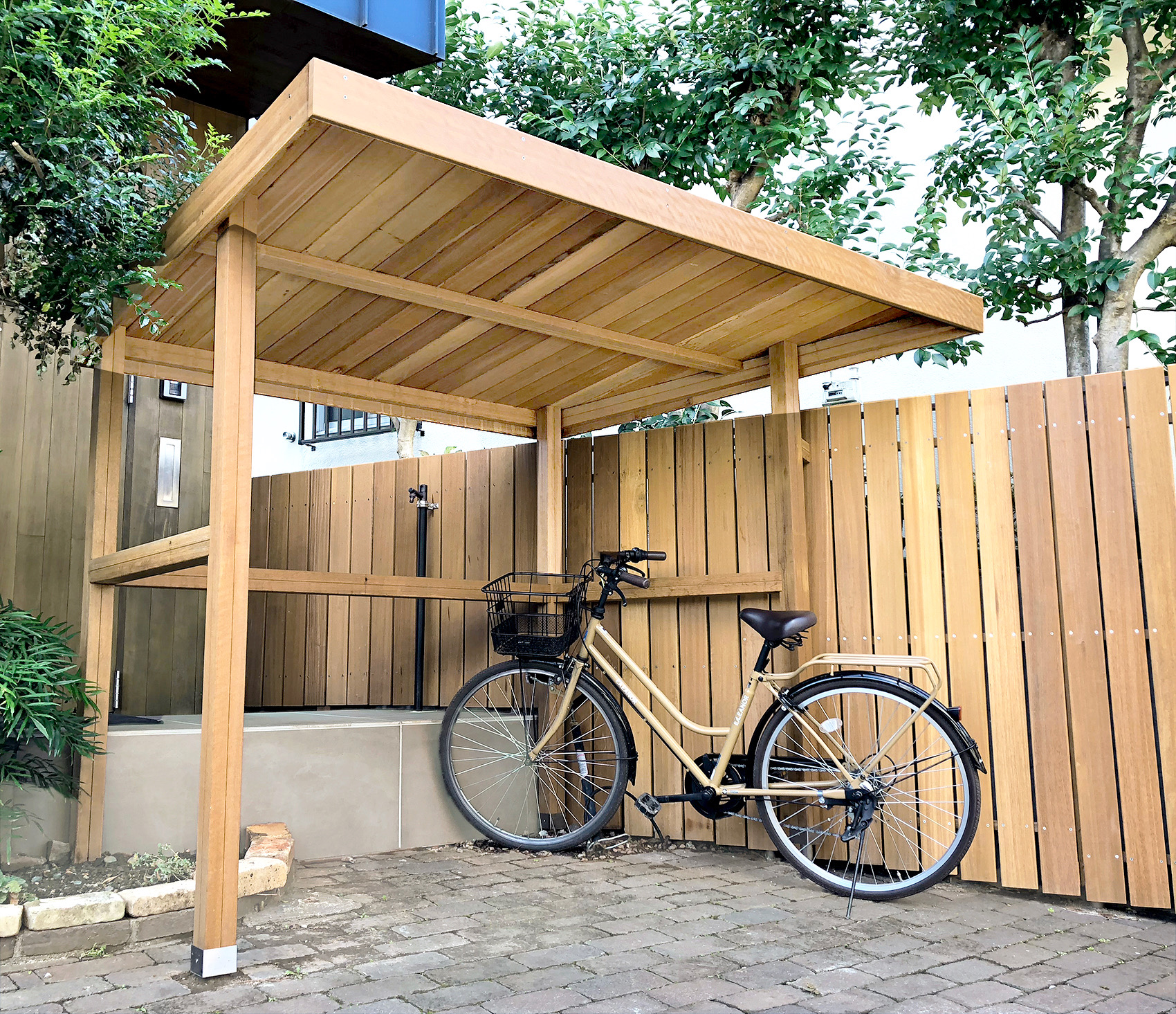駐輪場　自転車置き場　サイクルポート　天然木　ウッドデッキ　フェンス　外構　町田市　神奈川